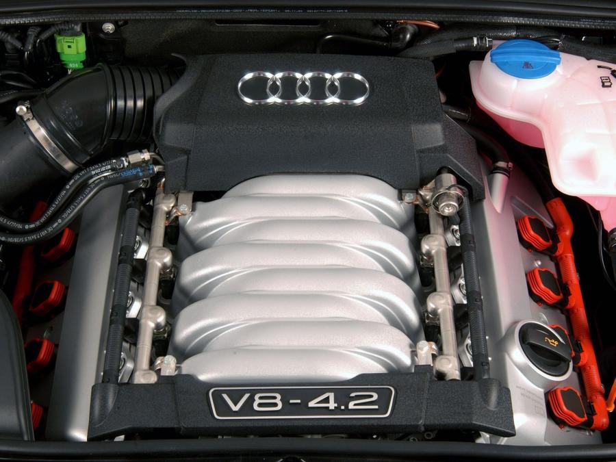 Моторный отсек Audi S4 Avant (B7, 8E) 2005 года  (ZA) (фото 6 из 12)